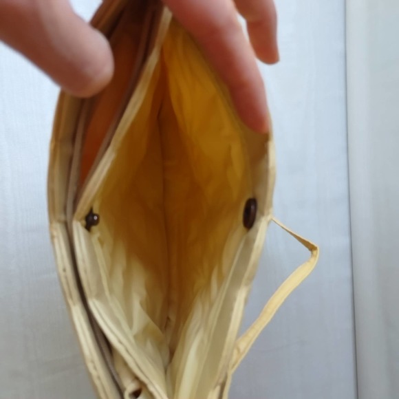 Vintage Holiday Fair Yellow Vinyl Eyelet Floral Envelope Removable Strap Purse - Picture 6 of 10